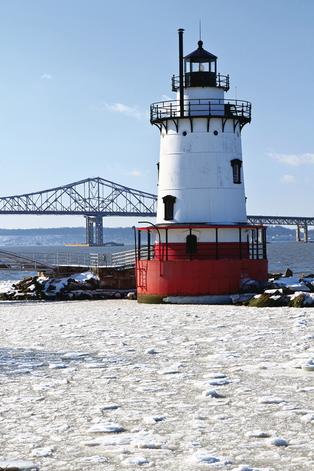 Lighthouse with Tappan Zee bridge in background